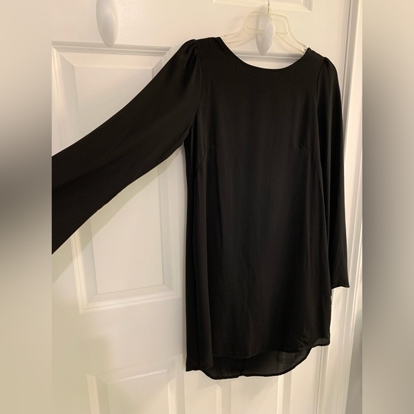 EXPRESS • Long-sleeve Black open-back dress with strings - Picture 4 of 11